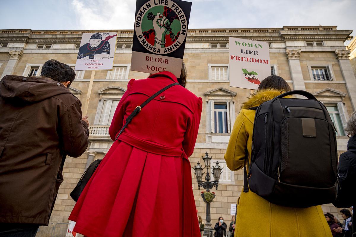 Manifestación contra la muerte de Mahsa Amini, el 27 de septiembre de 2022, en Barcelona