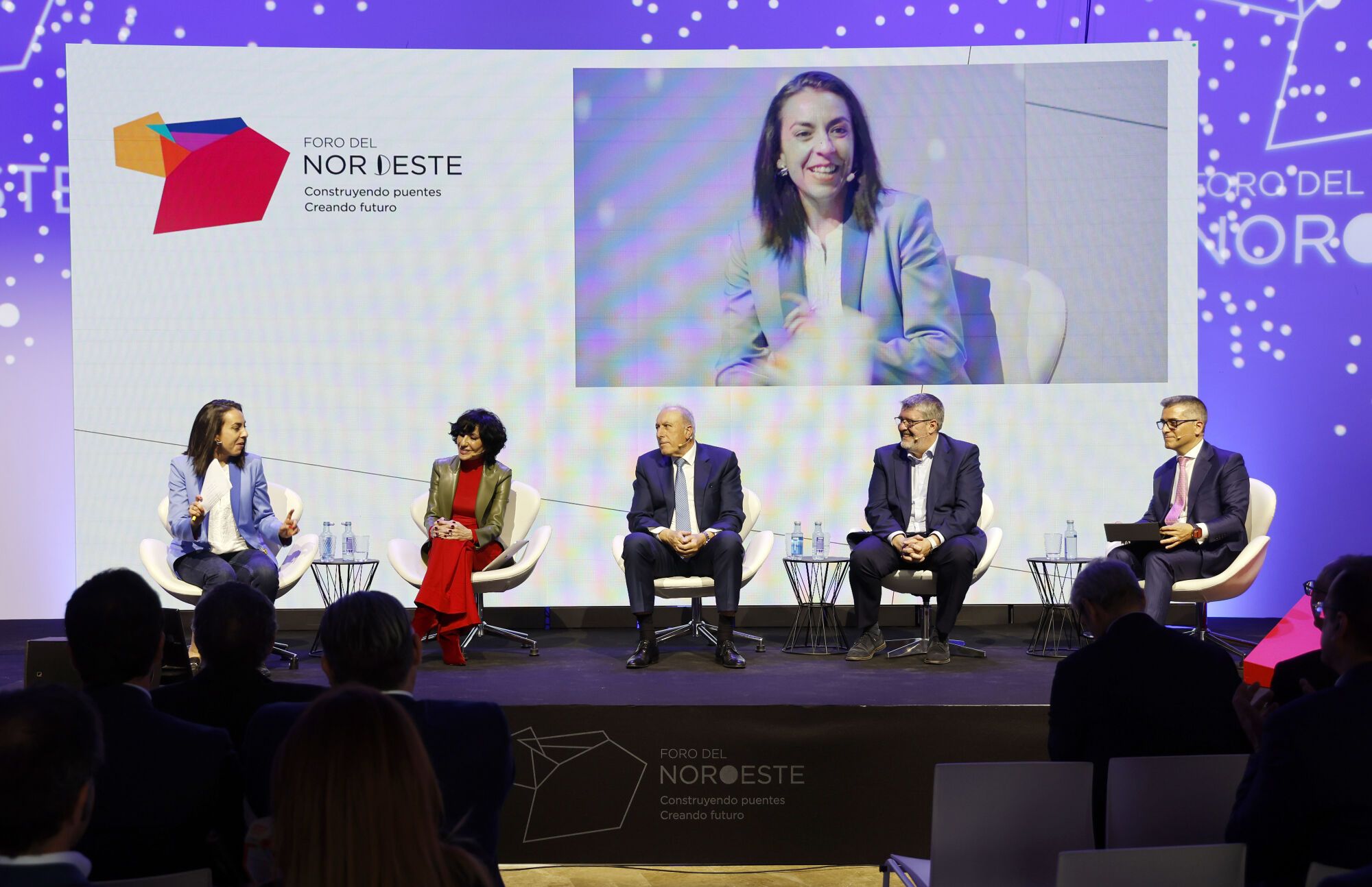 Un momento de la mesa redonda ‘Prioridades industriales’ con Almudena López, de PYMAR, Francisco Puga, de Delta Vigo, José Luis Mosquera, de Stellantis España e Iván-José Gómez, de Tecozam.