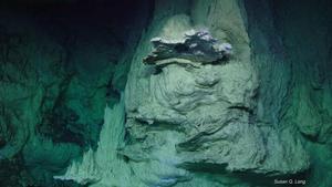 Campo hidrotermal de Ciudad Perdida, un respiradero hidrotermal alcalino que produce hidrógeno.