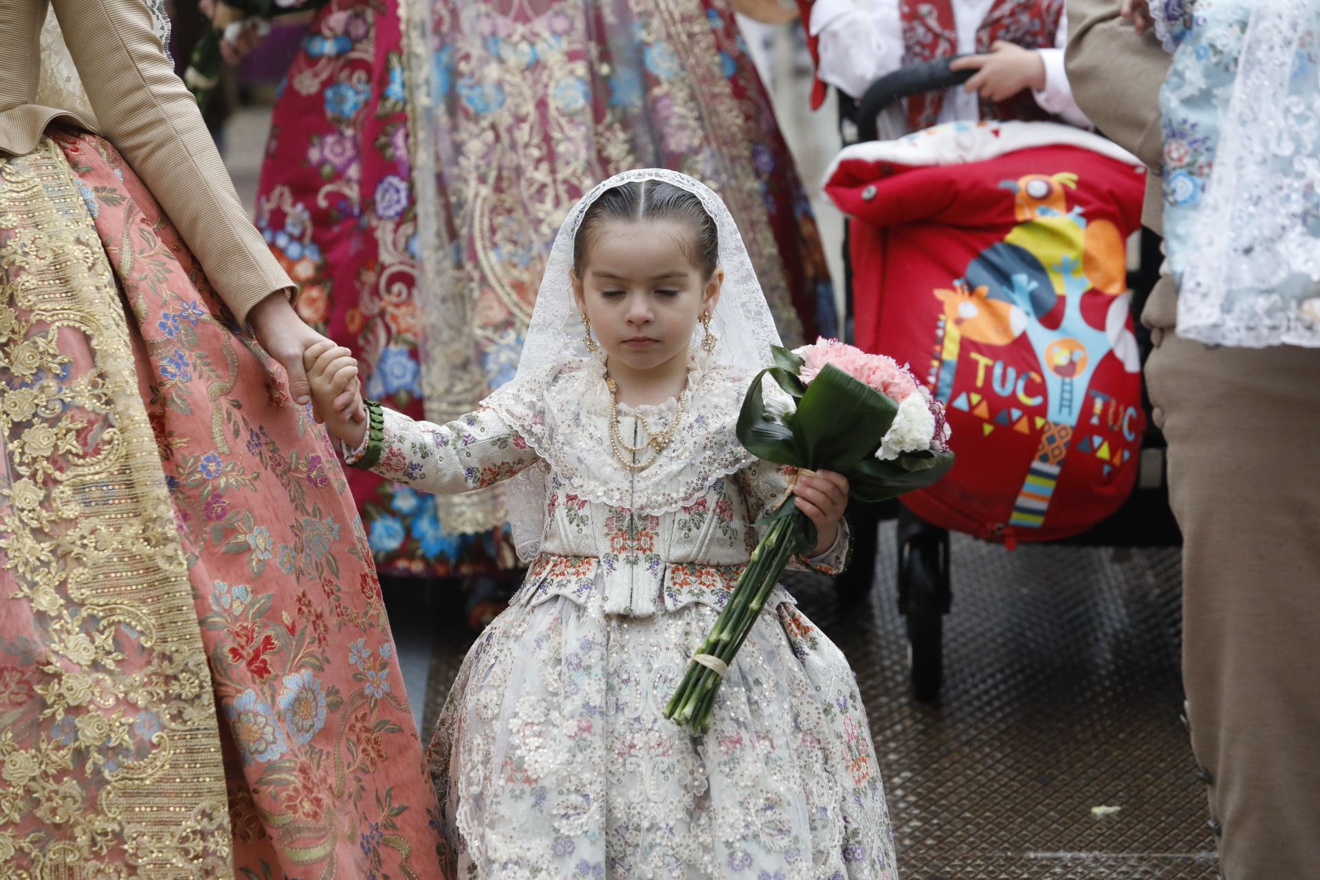 Búscate en el primer día de ofrenda por la calle de Quart (entre las 17:00 a las 18:00 horas)