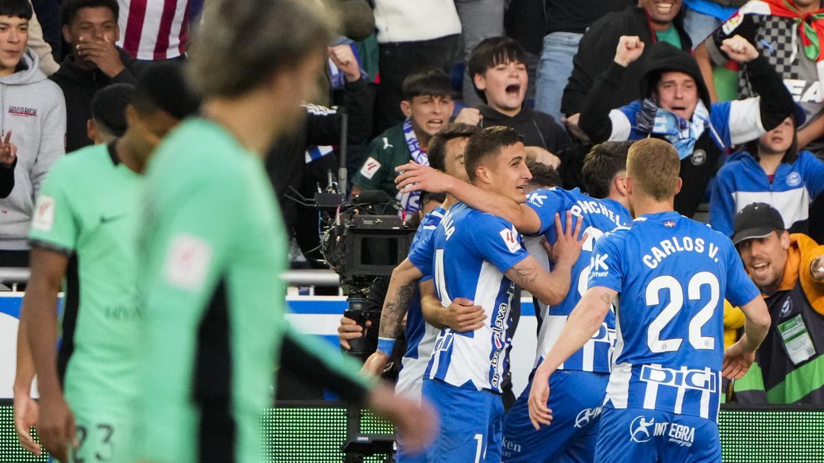 El Alavés noquea al Atlético, que cierra una semana para olvidar