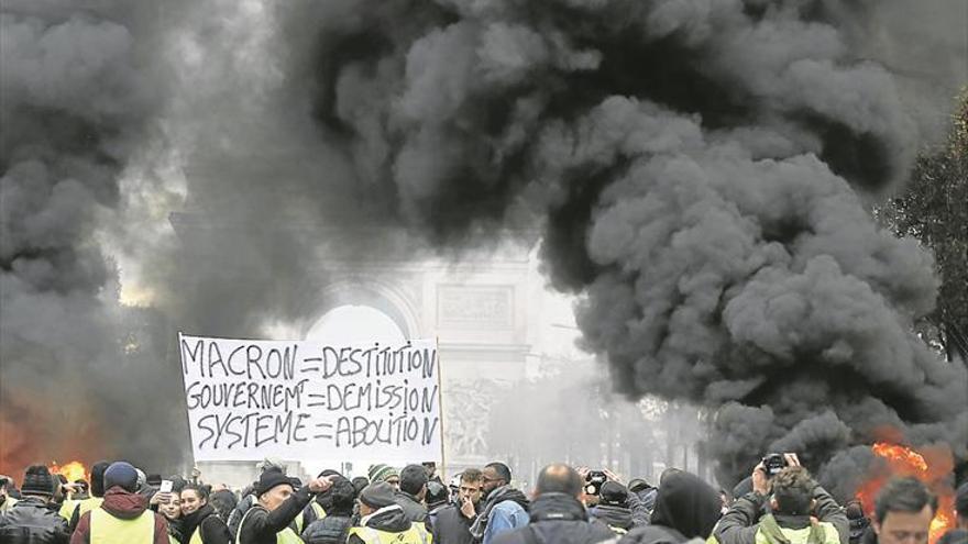 Francia vive una nueva jornada violenta por el alza de precios