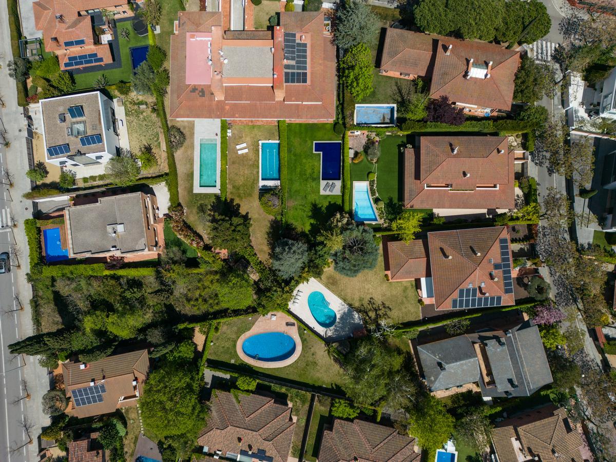 Sant Cugat el municipio de Catalunya con más piscinas, ostenta el podio, con 4.867 construcciones, 74 veces más que l’Hospitalet, que la triplica en habitantes