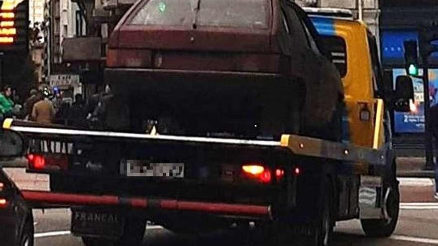 Retiran el misterioso coche del parking de la Escandalera