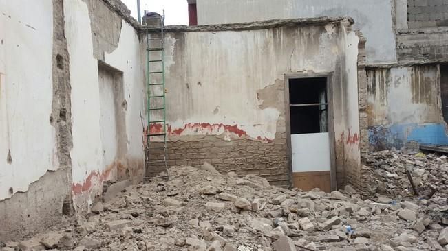 Herido por la caída de un muro de una vivienda en el Puerto