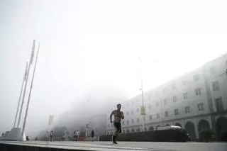 A Coruña recibe con niebla la semana del eclipse