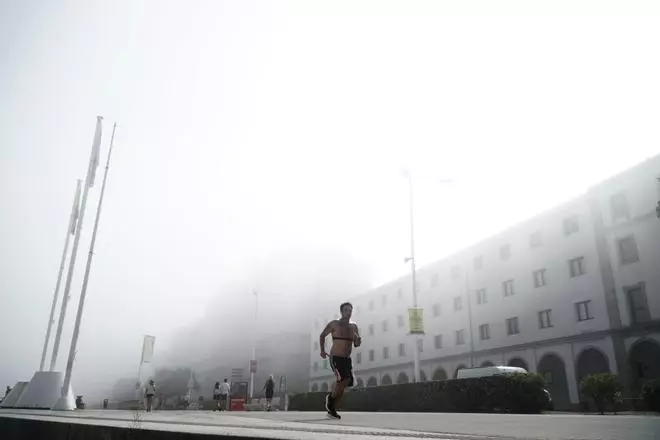 A Coruña recibe con niebla la semana del eclipse