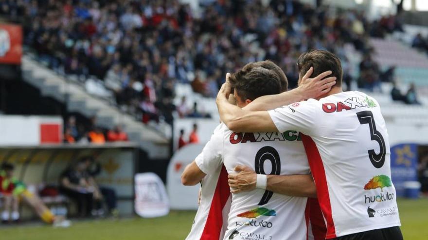 Los rojiblancos festejan un gol en el último partido en casa.