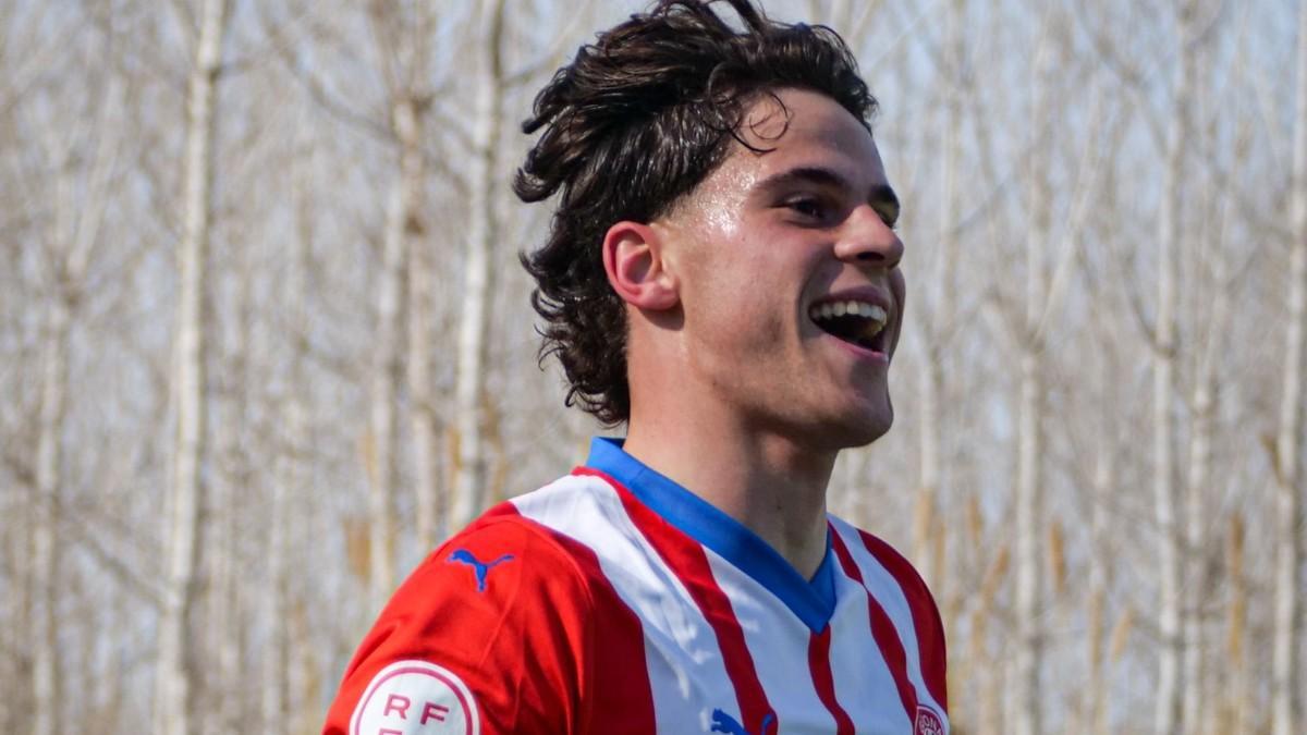 Carles Garrido celebra uno de sus goles con el Girona B