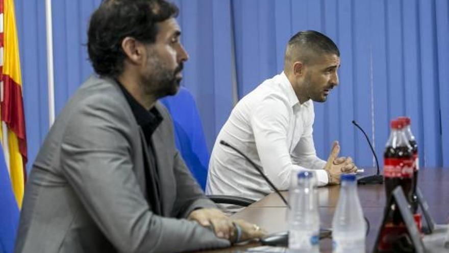 Javier Portillo, ayer, durante la rueda de prensa de presentación de Jesús Muñoz.