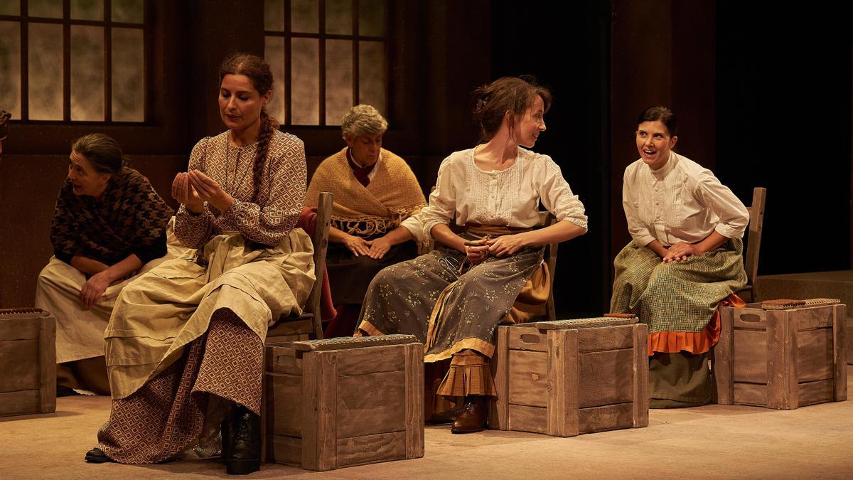 Emilia Pardo Bazán puja a escena al Romea amb ‘Cigarreras’