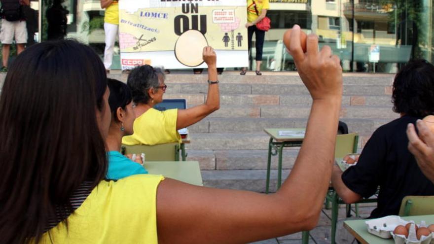 CCOO anima la comunitat educativa gironina a «llançar ous» contra la LOMCE