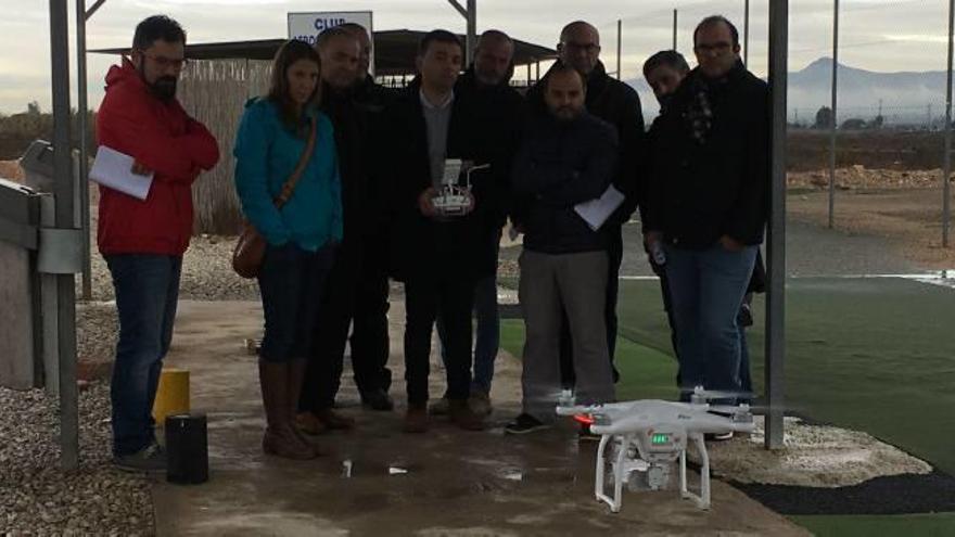 Una treintena de aparejadores alicantinos aprenden a usar drones