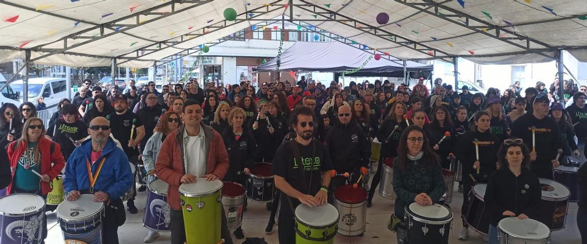 El encuentro de percusión le pone ritmo a las calles de A Estrada |