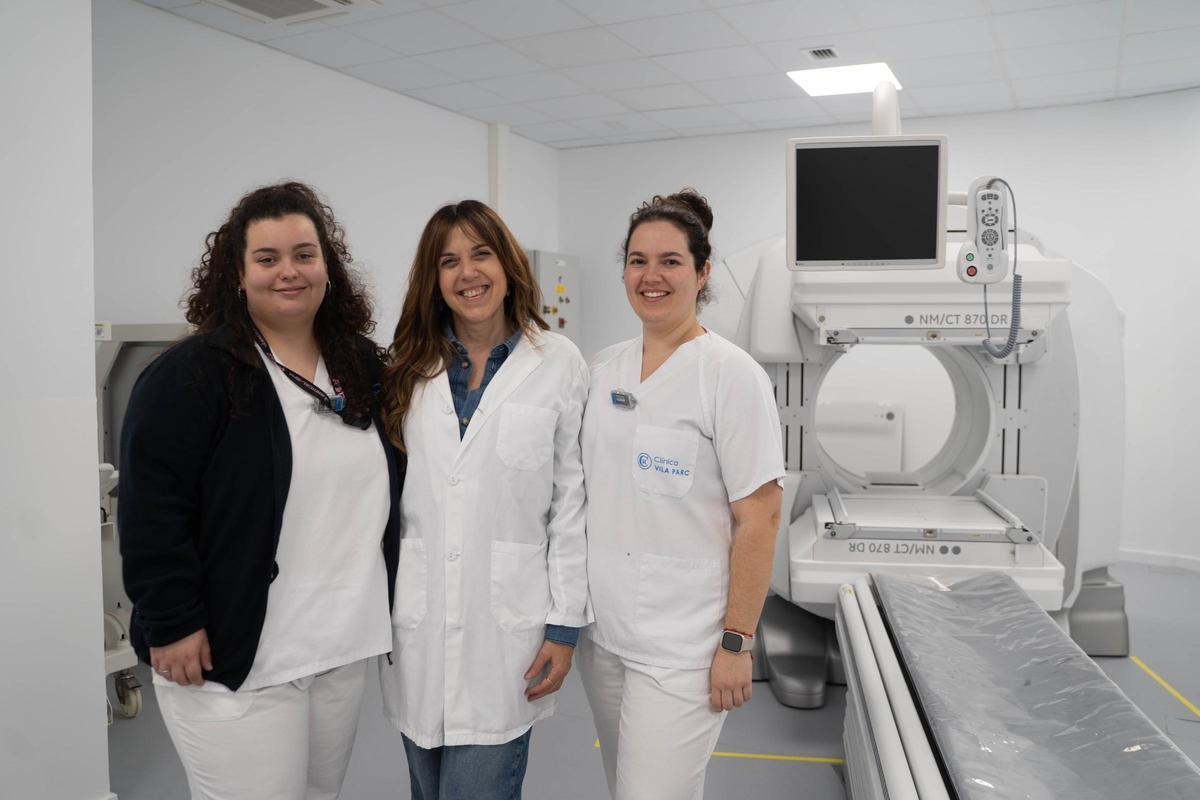 Dr. Pilar María, specialist in Nuclear Medicine (in the center), together with radiology technicians Júlia Morató and Melisa Ramon.