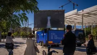 Ni vías del TRAM ni carriles bici, la plaza de les Glòries acoge 'La 080 en pantalla', su infraestructura más 'fashion'