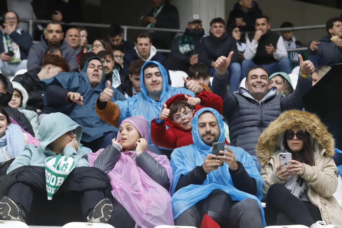 Córdoba CF-Racing de Santander | Las imágenes de la afición blanquiverde en El Arcángel