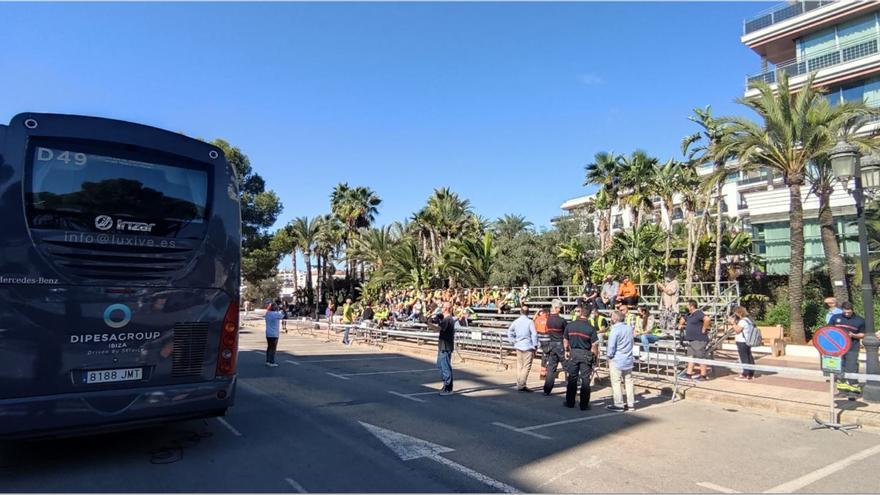 Simulacro de incendio en un autobús escolar