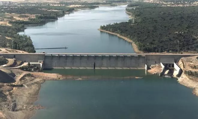 La Junta quiere que el Gobierno mantenga la presa de Valdecaballeros