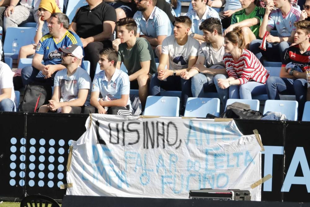 Cánticos de ocasión por parte de las dos hinchadas, preñados de sarcasmo, se unieron a los clásicos del derbi.