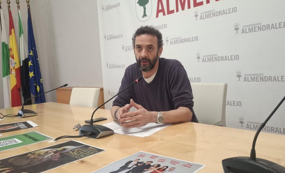 Domingo Cruz, concejal de Acción Cultural, presentó la iniciativa en el ayuntamiento.