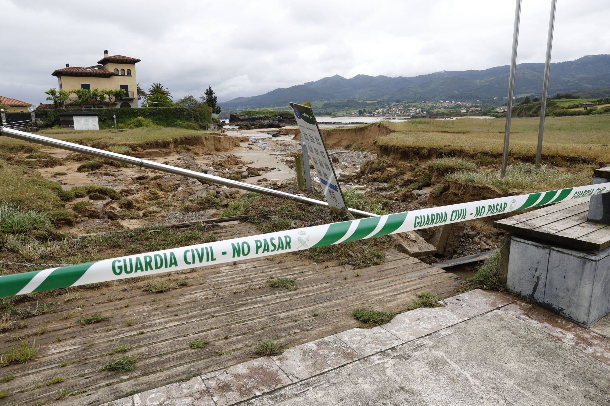 EN IMÁGENES: Caos en Colunga por las inundaciones de esta madrugada