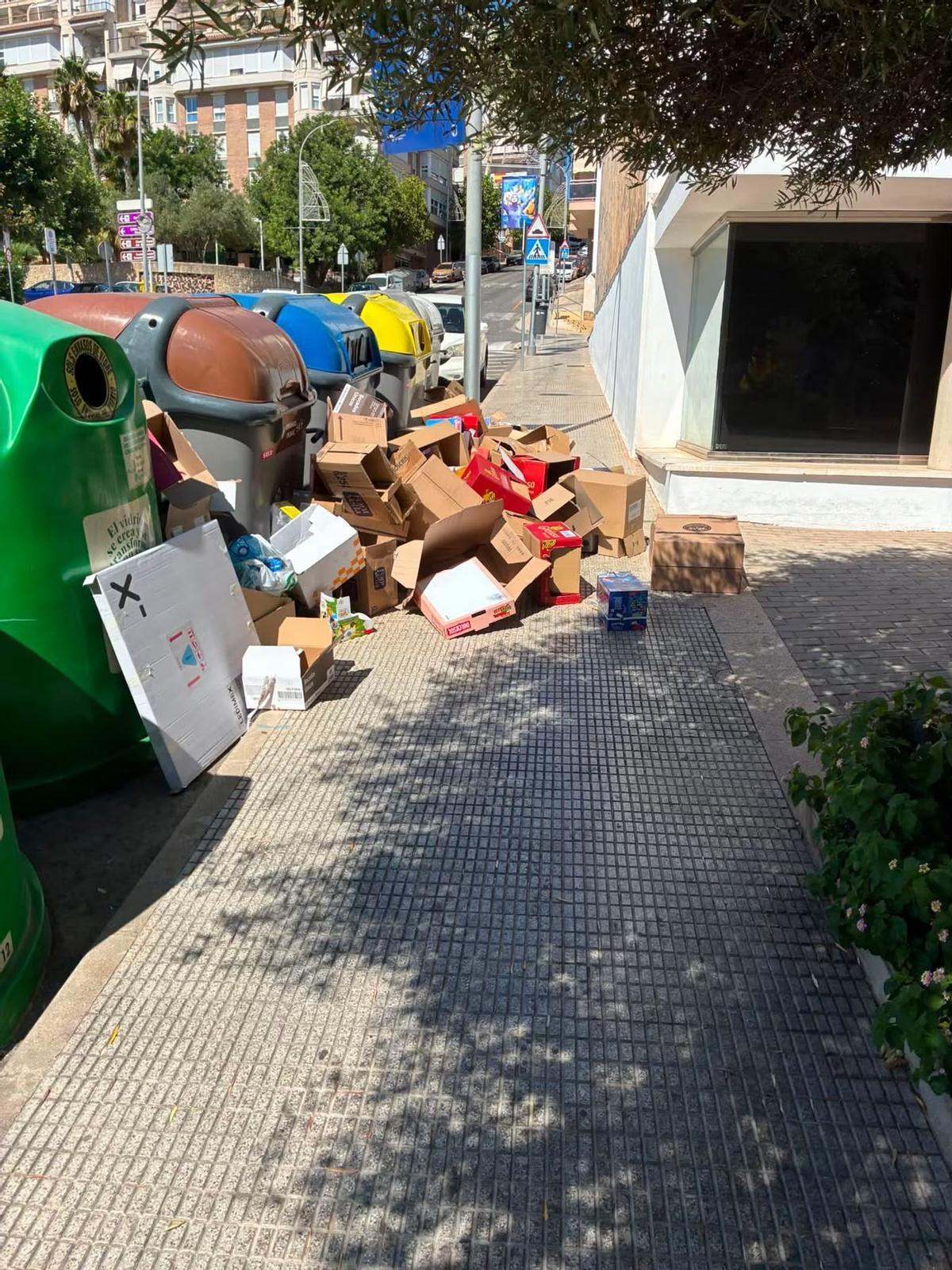 Calp, repleta de basura en el tercer día de huelga en la retirada de residuos (imágenes)