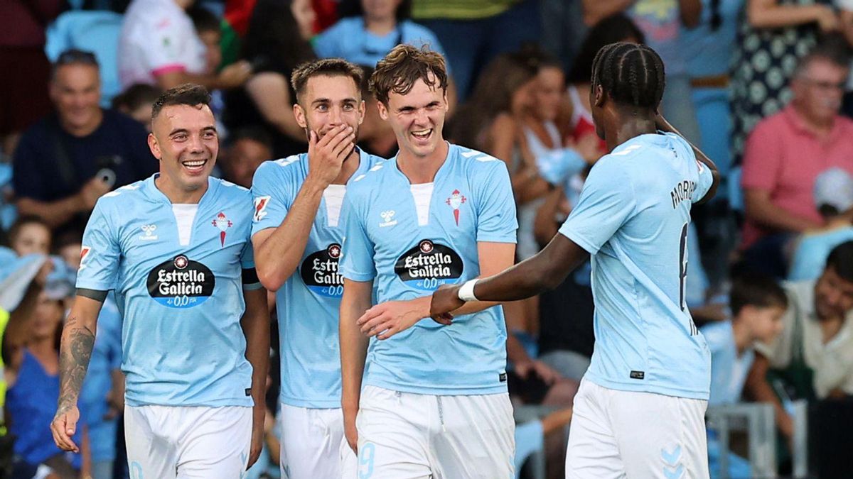 Ilaix, Williot, Mingueza y Aspas celebran un gol del Celta