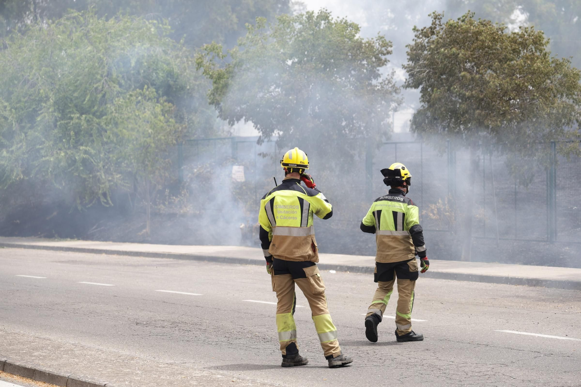 Incendio de pastos en unas pistas de fútbol de La Mejostilla