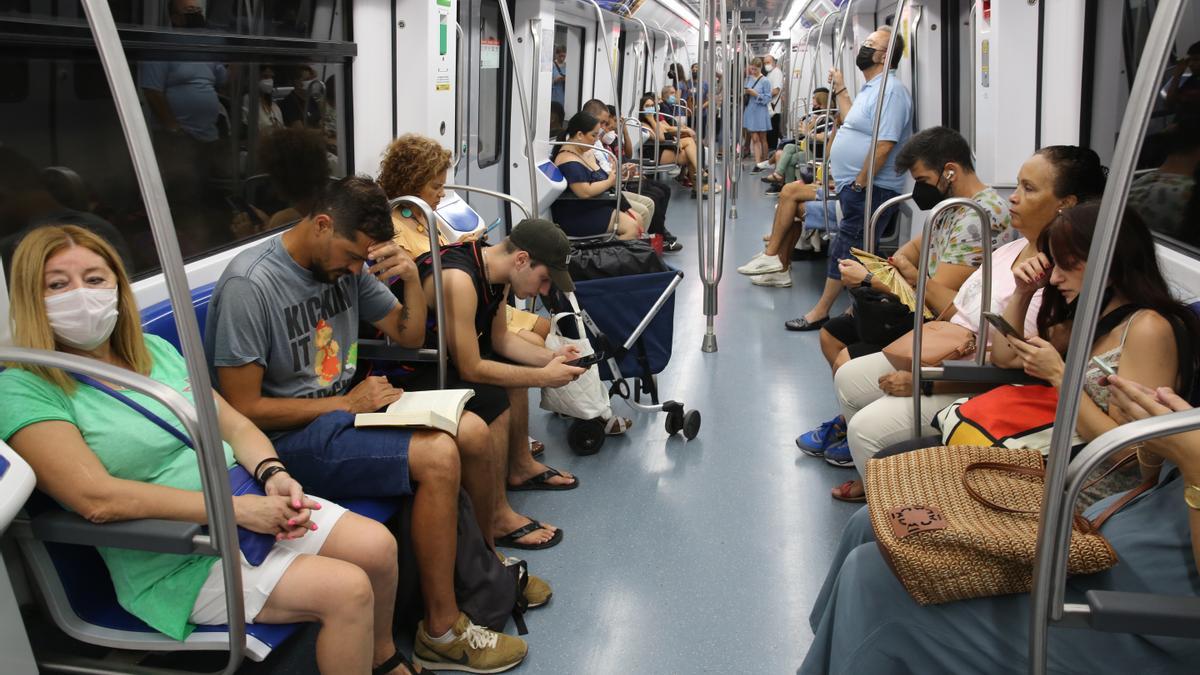 pocas mascarillas en el metro