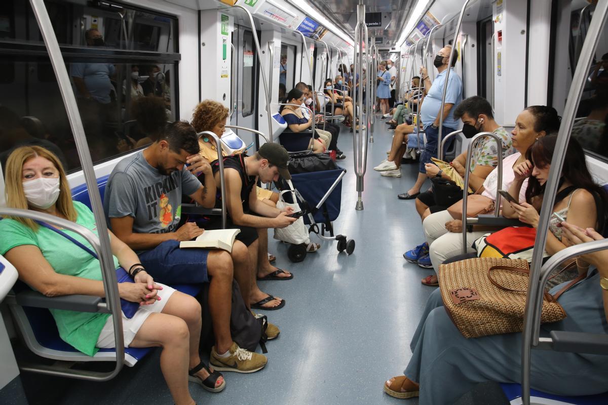 La xarxa de metro de Barcelona recupera el 100% del passatge anterior a la covid-19