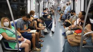 TMB i Salut assumeixen l’escàs ús de la mascareta al metro