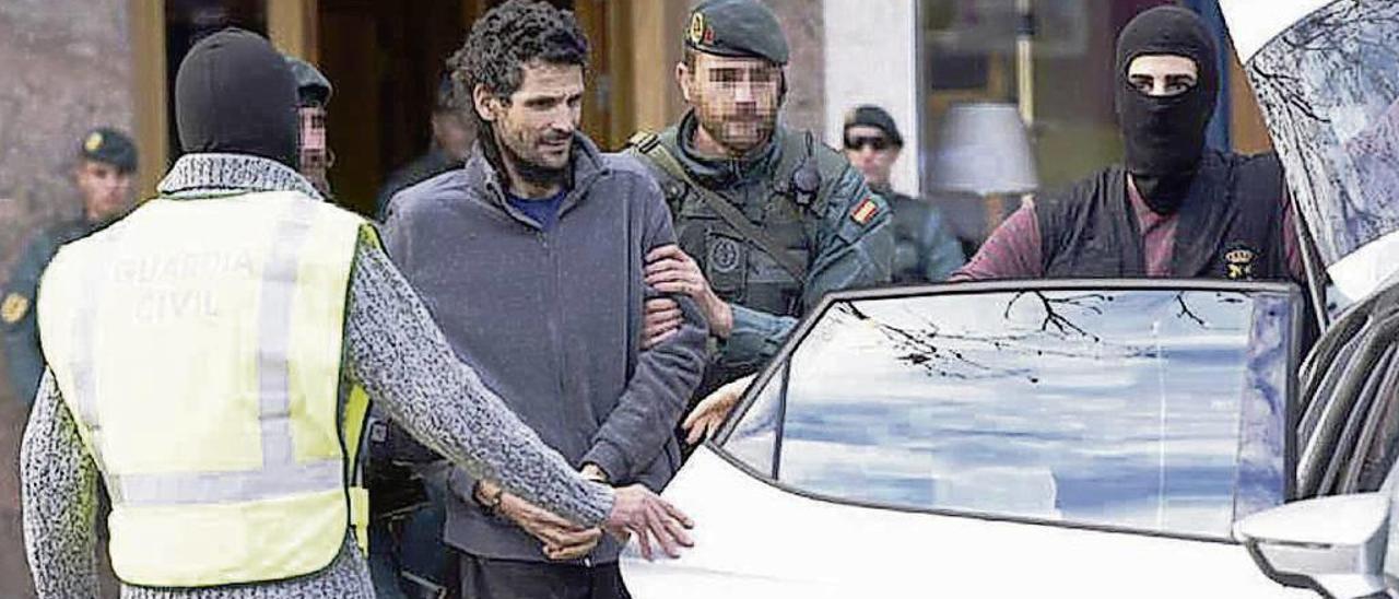 Detención en Irún de Allal El Mourabit, en diciembre de 2016. // Efe