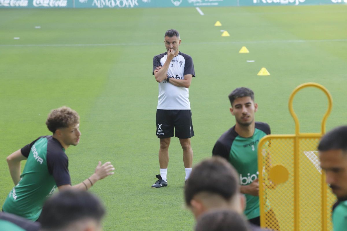 Iván Ania, este sábado en El Arcángel, durante el último entrenamiento semanal del Códoba CF.