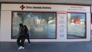 La clínica de avenida América promete soluciones a los pacientes tras su cierre, pero advierte de la tardanza