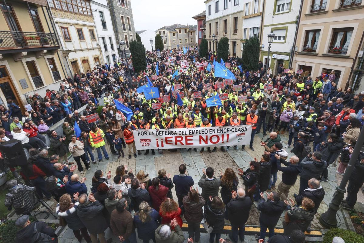 EN IMÁGENES: Así fue la manifestación que llenó las calles de Navia en ...