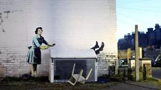 Trabajadores municipales destruyen parte del último mural de Banksy horas después de descubrirse