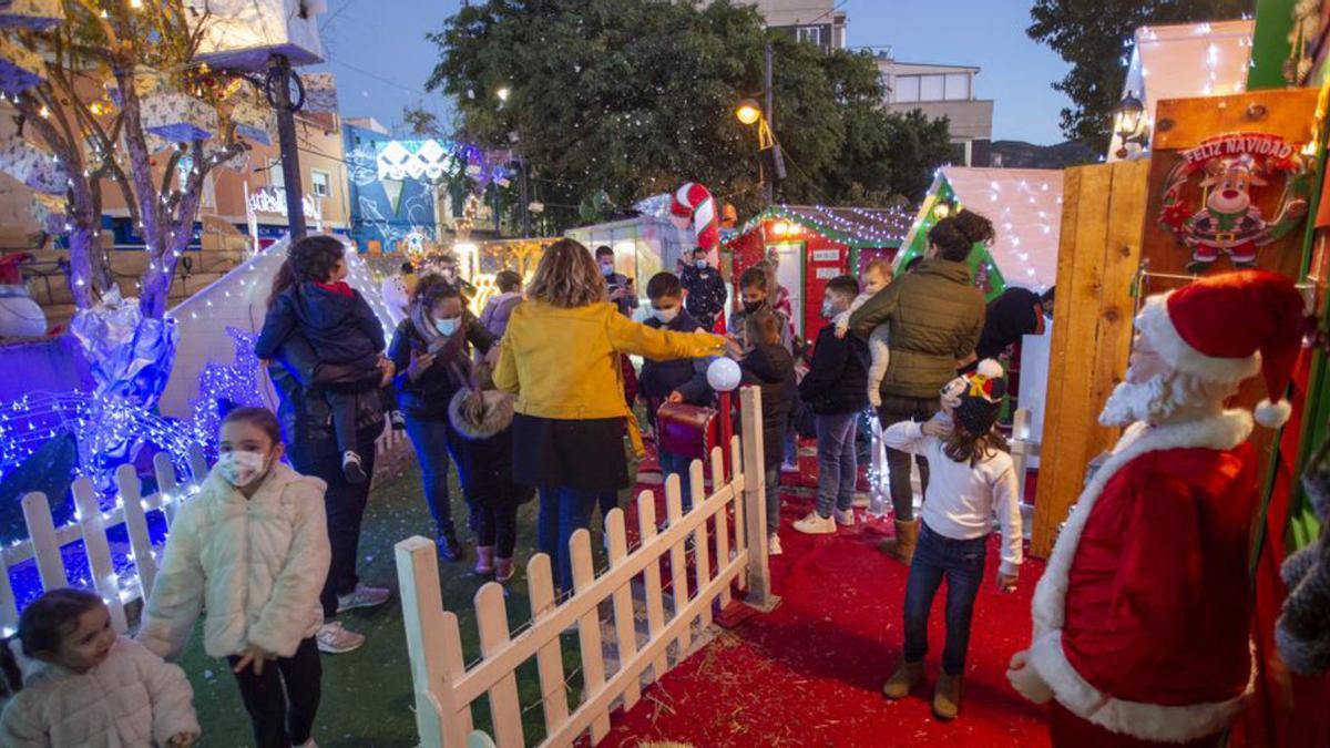 El belén del Pinacho, en el barrio de Santa Lucía.  | IVÁN URQUÍZAR