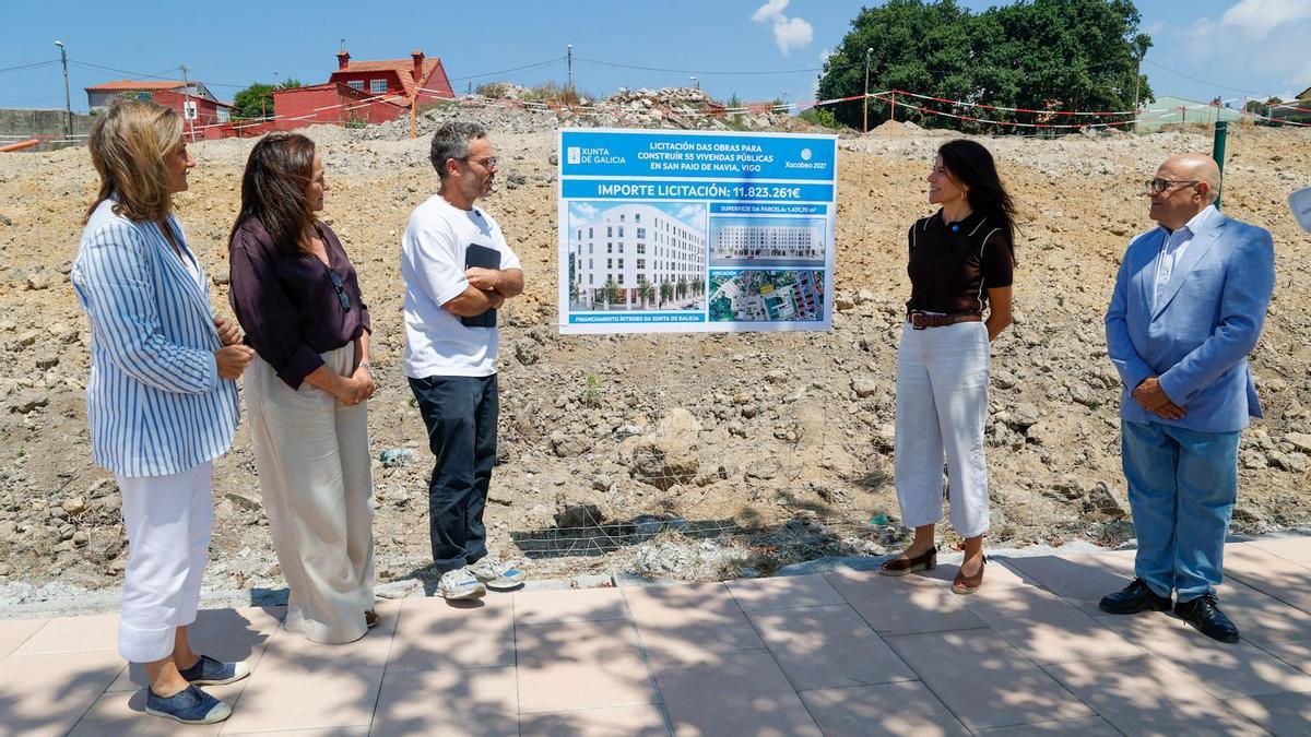 Un momento de la presentación de la licitación de las viviendas, a la que acudió la conselleira.