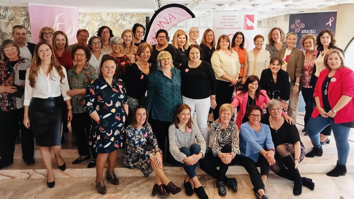 Las mujeres que participaron en la jornada de convivencia de las asociaciones de lucha contra el cáncer de mama