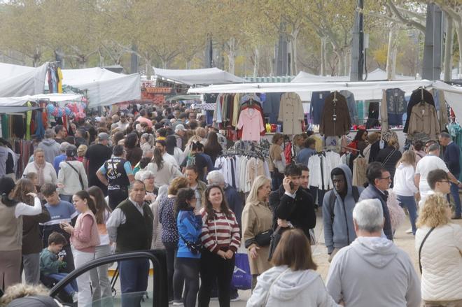 El mercadillo de El Arenal, en imágenes