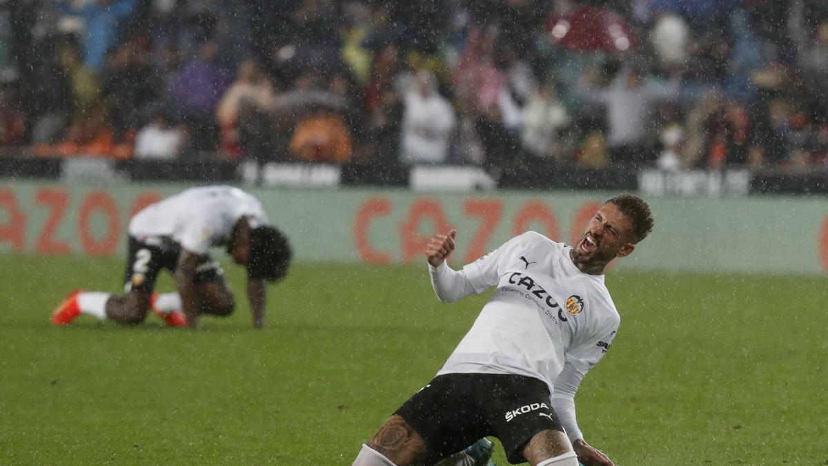 Mestalla celebró el triunfo sobre la lluvia y se marchaba al Mundial sin saber lo que vendría después de la cita de Catar