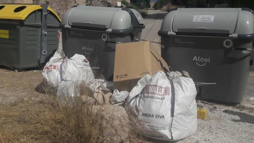 Escombros en la zona de Barxell, en Alcoy.