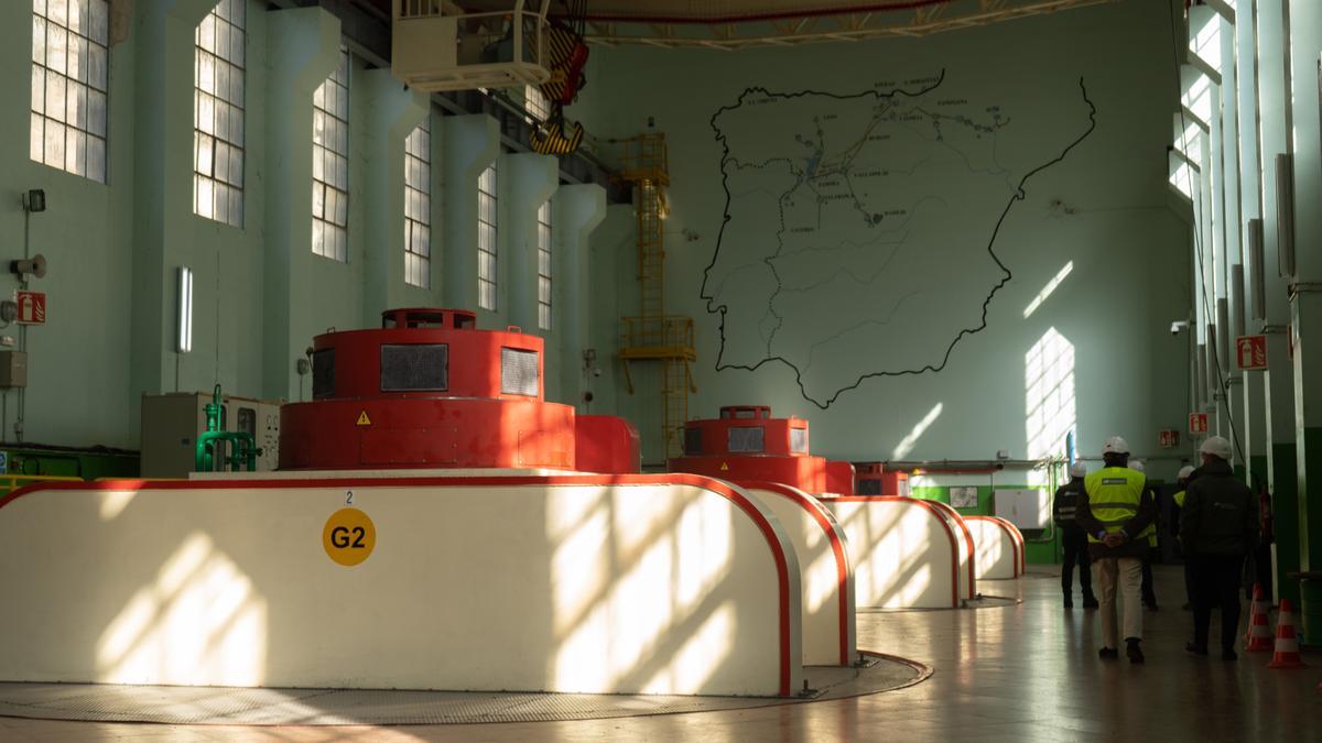 Interior de la central eléctrica de Ricobayo.