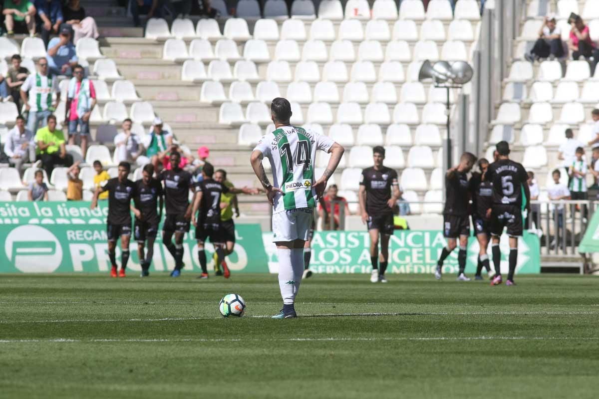 El Córdoba plantó cara al Huesca, pero murió en la orilla