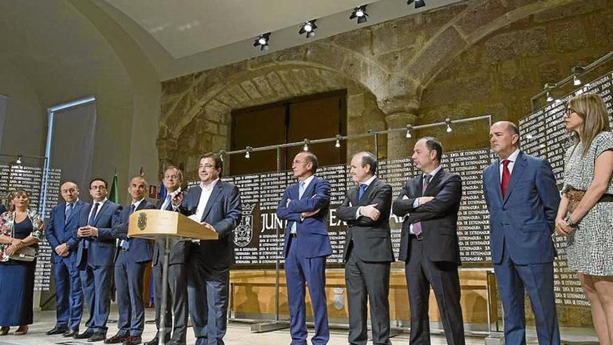La Junta y ocho bancos abordarán los problemas de la vivienda en Extremadura