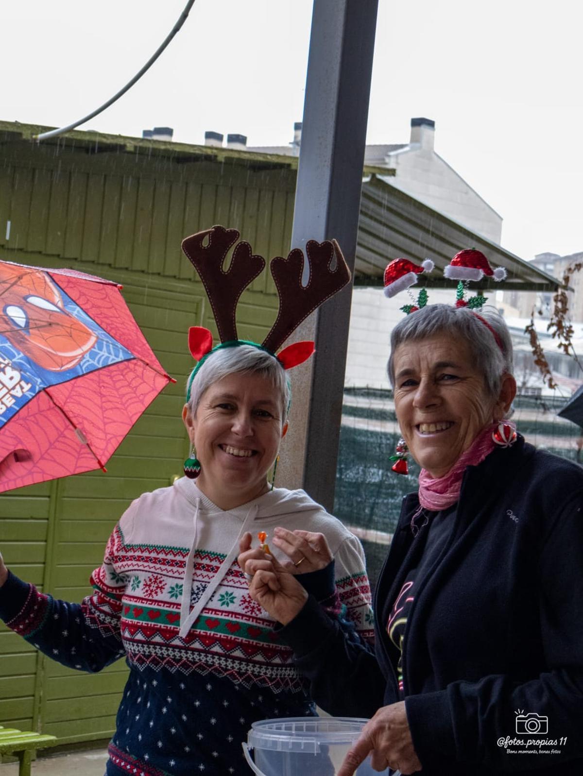 La Fundació del Convent de Santa Clara reparteix joguines a infants de la plataforma d'aliments