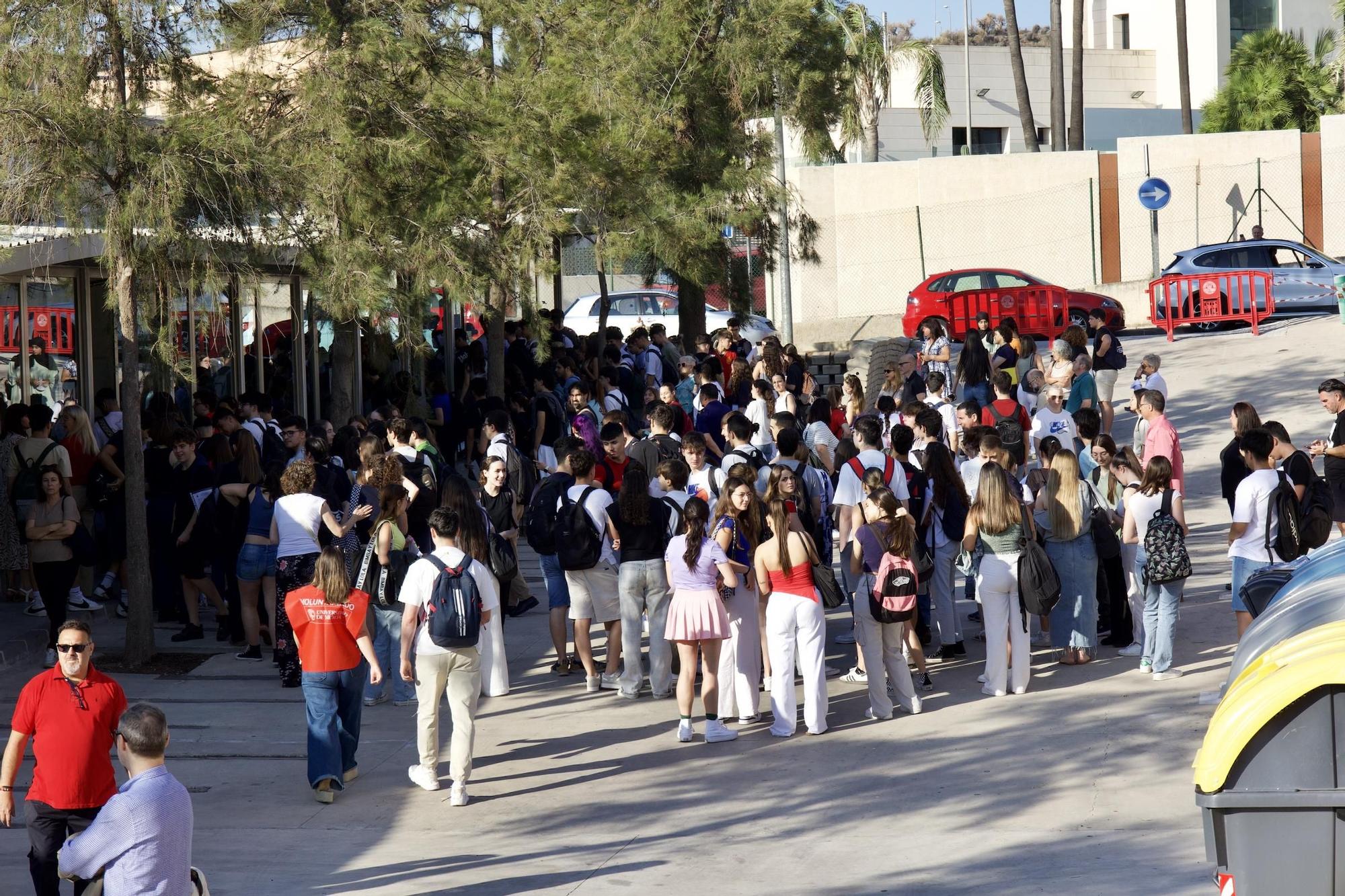 Así ha transcurrido la primera mañana de la EBAU en el campus de Espinardo de Murcia