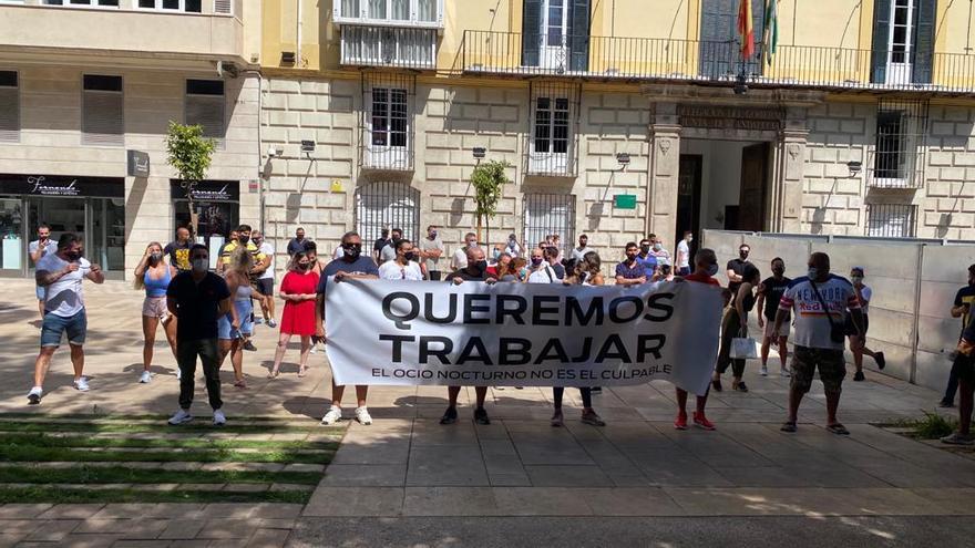 Empresarios del ocio nocturno de Málaga en la manifestación celebrada ayer.