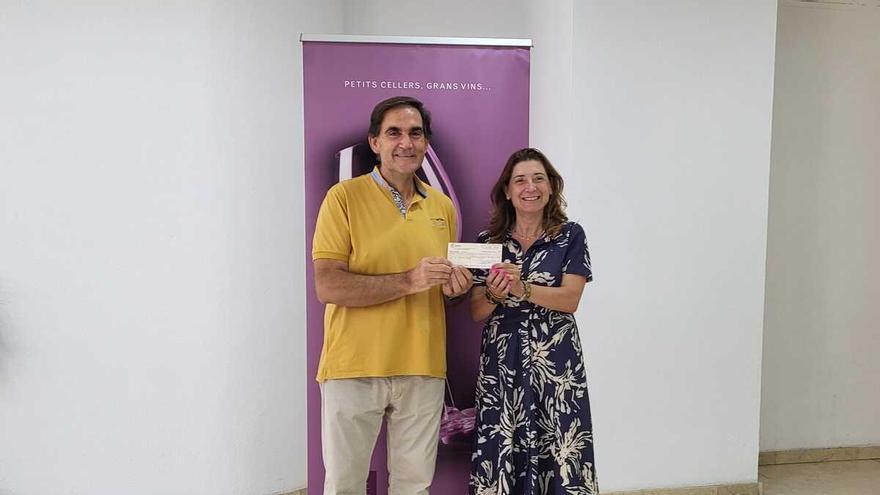 Petits Cellers entrega 2.900 euros a la organización Mater